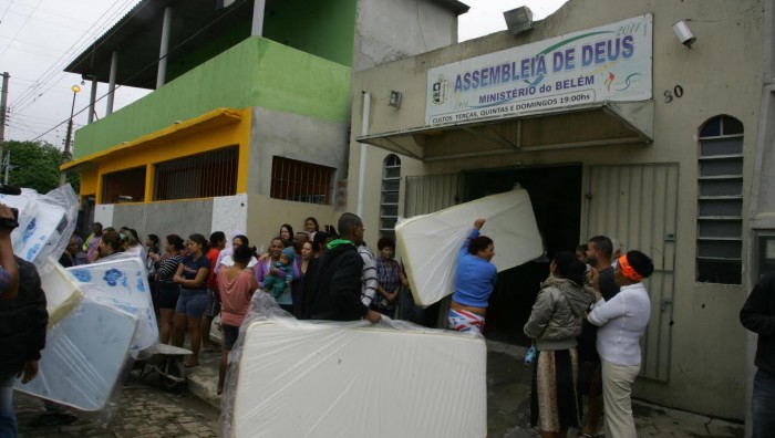 Prefeitura entrega mantimentos para moradores do Jardim Belém