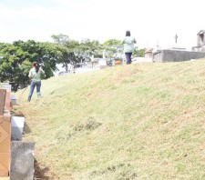Prefeitura realiza roçagem e limpeza do Cemitério do Raffo