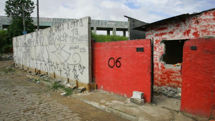 Ação conjunta fecha passagens irregulares na linha férrea no trecho do Jardim Belém