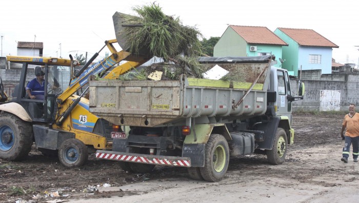 Marginal do Una recebe megaoperação de limpeza
