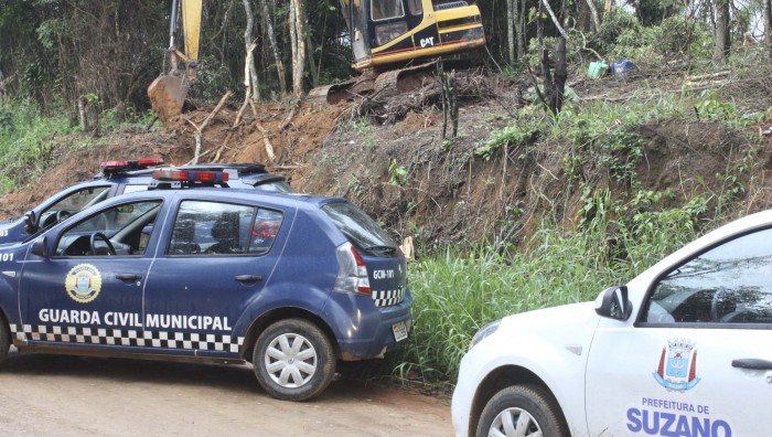 GCM de Suzano apreende maquinário e impede descarte de lixo em área de proteção ambiental