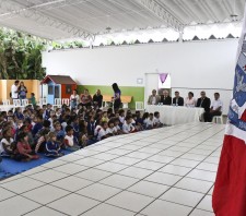 Prefeitura investe R$ 6,8 mi e entrega uniformes para mais de 23 mil alunos