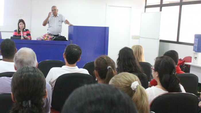 Prefeitura capacita dentistas da rede municipal para campanha de Saúde Bucal