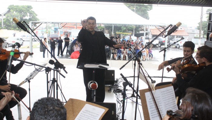 Apresentação de orquestra lota Centro Cultural Colorado