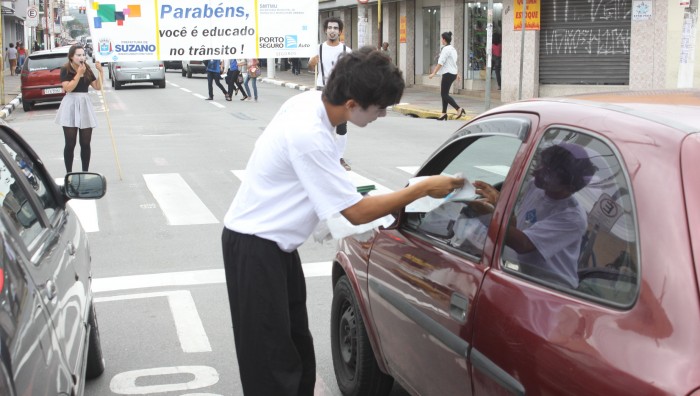 Suzano realiza campanha de educação no trânsito com foco na segurança do pedestre