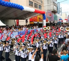 Desfile do aniversário de Suzano reúne 30 mil pessoas na Glicério