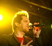Regis Danese atrai 16 mil pessoas em show do aniversário de Suzano