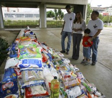 Fundo Social de Suzano recebe 1,3 tonelada de alimentos arrecadados no 14° Encontro de Fuscas