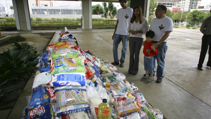 Fundo Social de Suzano recebe 1,3 tonelada de alimentos arrecadados no 14° Encontro de Fuscas