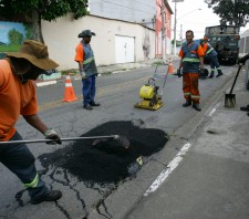 Prefeitura intensifica serviços de limpeza e manutenção por toda a cidade
