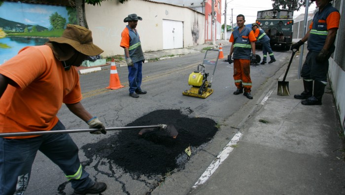 Prefeitura intensifica serviços de limpeza e manutenção por toda a cidade