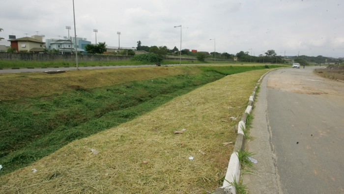 Prefeitura recolhe 30 mil toneladas de entulho e lixo da Marginal do Una