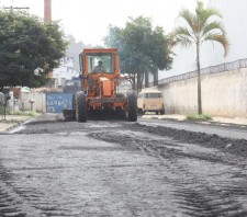 Prefeitura realiza manutenção no Jardim Lazzareschi e Palmeiras