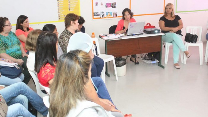 Parada Pedagógica mobiliza educadores e comunidade para discussão do Plano Municipal de Educação