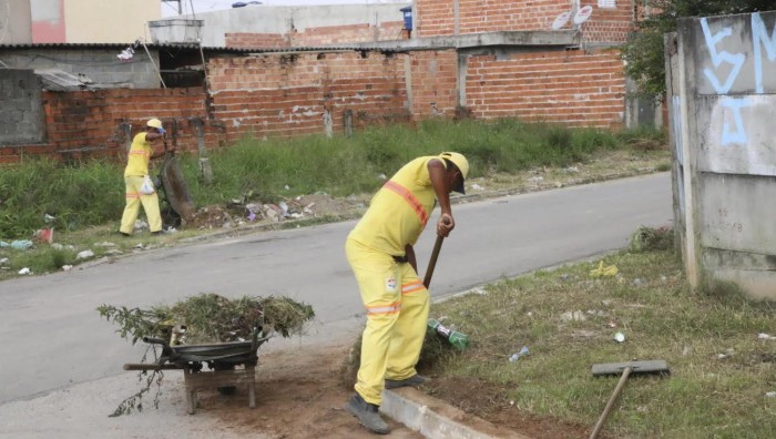 Prefeitura recolhe resíduos em vias do Miguel Badra
