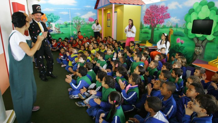 Cidade do Livro atende quase mil alunos no primeiro dia de funcionamento em Suzano