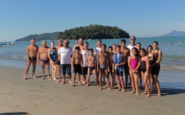 Alunos da Escolinha de Natação conquistam 14 medalhas em torneio