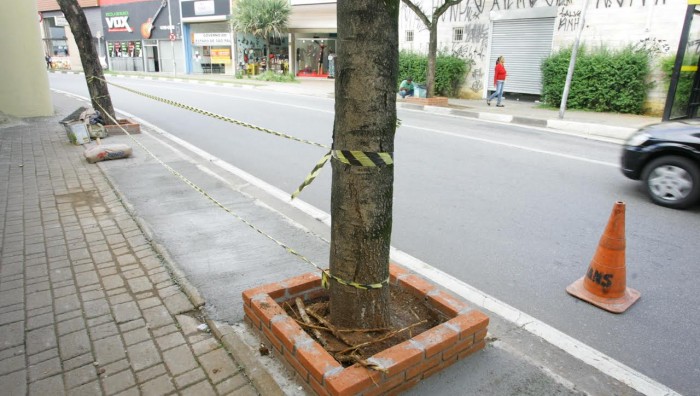 Prefeitura revitaliza calçadas da Escola Marques Figueira e amplia acessibilidade da Parada Tiradentes