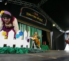 EMcena Brasil e V Encontro Cultural atraem aproximadamente 3 mil pessoas