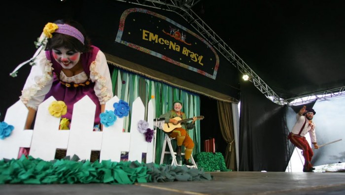 EMcena Brasil e V Encontro Cultural atraem aproximadamente 3 mil pessoas