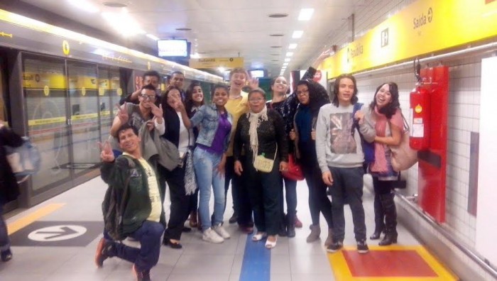 Alunos do curso de cinema assistem ao espetáculo “Visitando o Sr. Green”