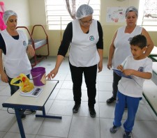 Projeto de combate ao desperdício alimentar integra funcionários da Emeif Antônio Carlos Mayer