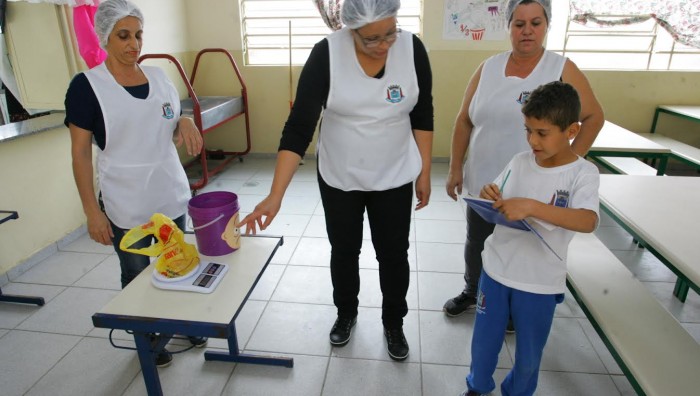 Projeto de combate ao desperdício alimentar integra funcionários da Emeif Antônio Carlos Mayer