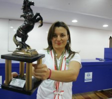 Campeã brasileira de sumô por 13 vezes, atleta de Suzano vai disputar o mundial no Japão