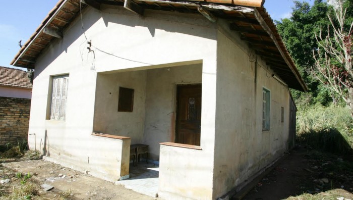 Prefeitura encaminha idoso para atendimento psicológico e retira lixo de residência