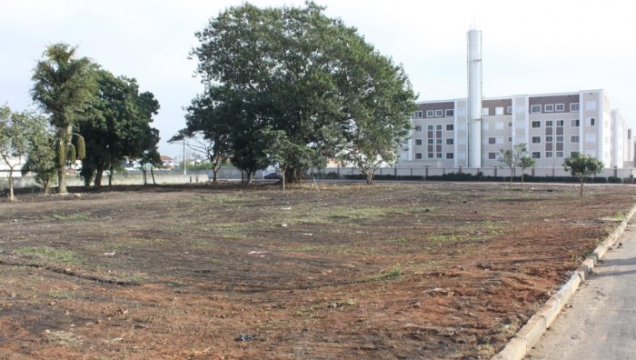 Prefeitura retira mais de 300 caminhões de resíduos de terreno na Vila Urupês