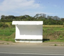 Prefeitura determina retirada de propaganda em pontos de ônibus
