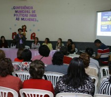 Mulheres discutem políticas públicas na segunda pré-conferência
