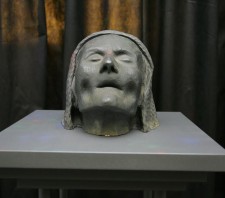 Escultura “Diário de Rebeca” pode ser vista no Colégio Suzano até 28 de agosto