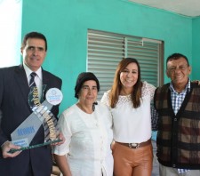 Presidente do Fundo Social realiza entrega de cobertores e agasalhos