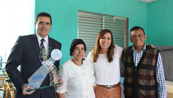 Presidente do Fundo Social realiza entrega de cobertores e agasalhos