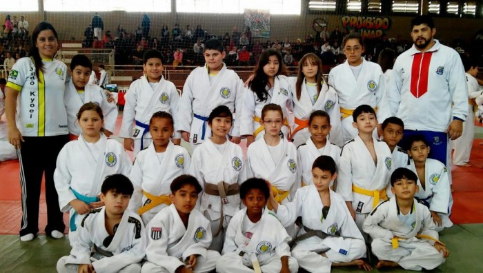 Alunos da Escolinha de Judô se classificam para segunda fase do Inter-Regional