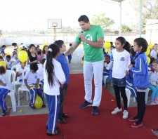 Alunos da rede municipal participam de projeto musical de inglês