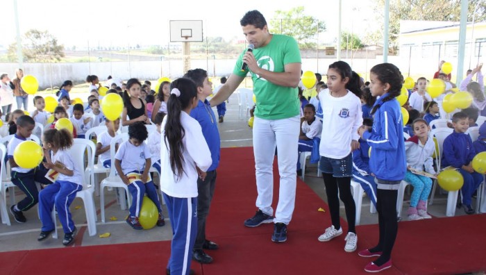 Alunos da rede municipal participam de projeto musical de inglês