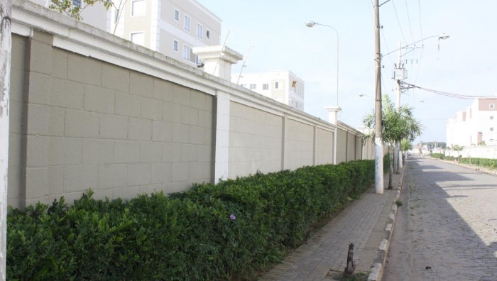 Prefeitura notifica condomínios na Vila Urupês para desobstrução de calçadas
