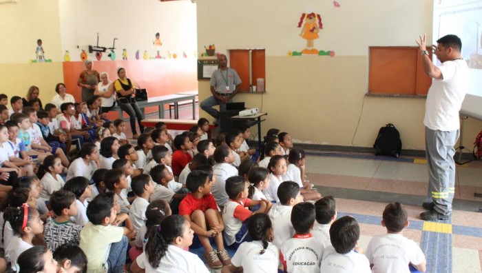 Projeto orienta crianças a empinar pipa com segurança