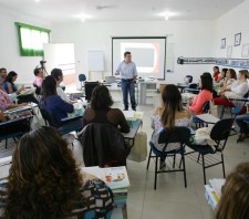 Professores da rede municipal recebem capacitação do projeto Vida em Comunidade