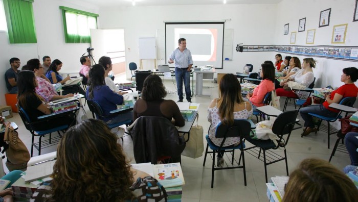 Professores da rede municipal recebem capacitação do projeto Vida em Comunidade