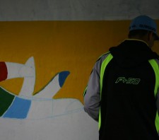 Jovens infratores iniciam revitalização de pontos de ônibus pelo projeto Arte Urbana