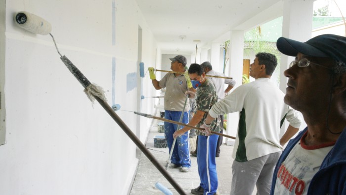 Mutirão revitaliza escola municipal Antonio Marques Figueira