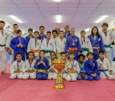 Judô de Suzano conquista 22 medalhas na Copa Sethiro Namie