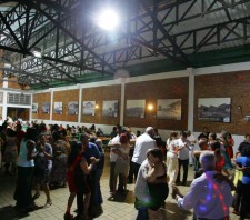 Baile do Dia do Idoso atrai mais de 400 pessoas