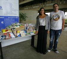 Fundo Social recebe doação de alimentos arrecadados em show de humor