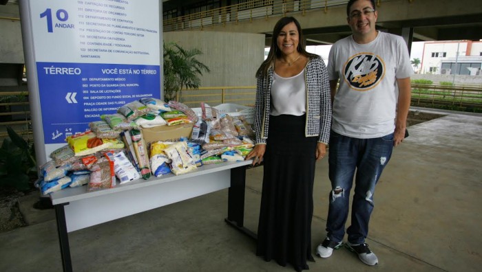 Fundo Social recebe doação de alimentos arrecadados em show de humor