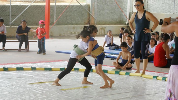 Suzano participa de competições de futsal, natação e sumô
