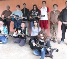 Aprendizes de violão visitam neste sábado a Expomusic 2015